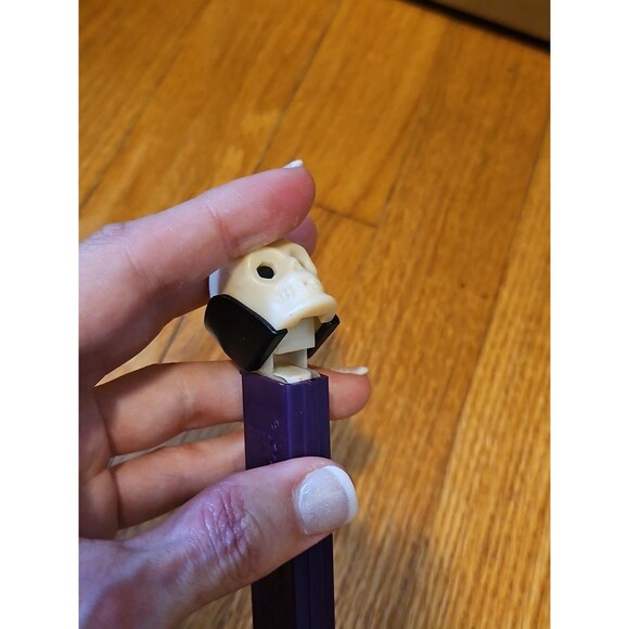 Vintage 1971 Purple Pez Dispenser Dr Skull Skeleton with Feet Made in Slovenia - Picture 5 of 16